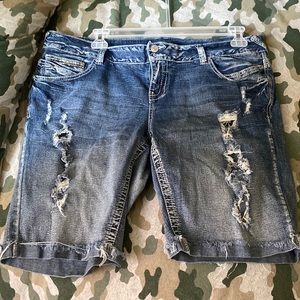 Size 18 Jean shorts. Brand is amethyst.
